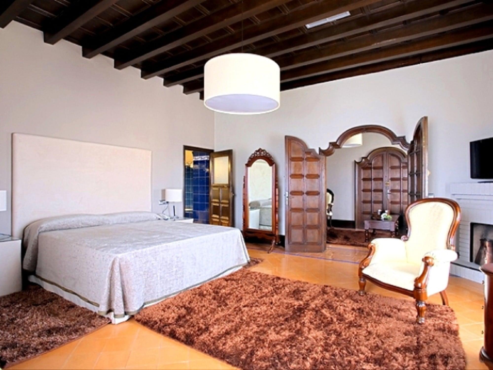 Rvhotels Palau Lo Mirador Torroella De Montgri Exterior photo